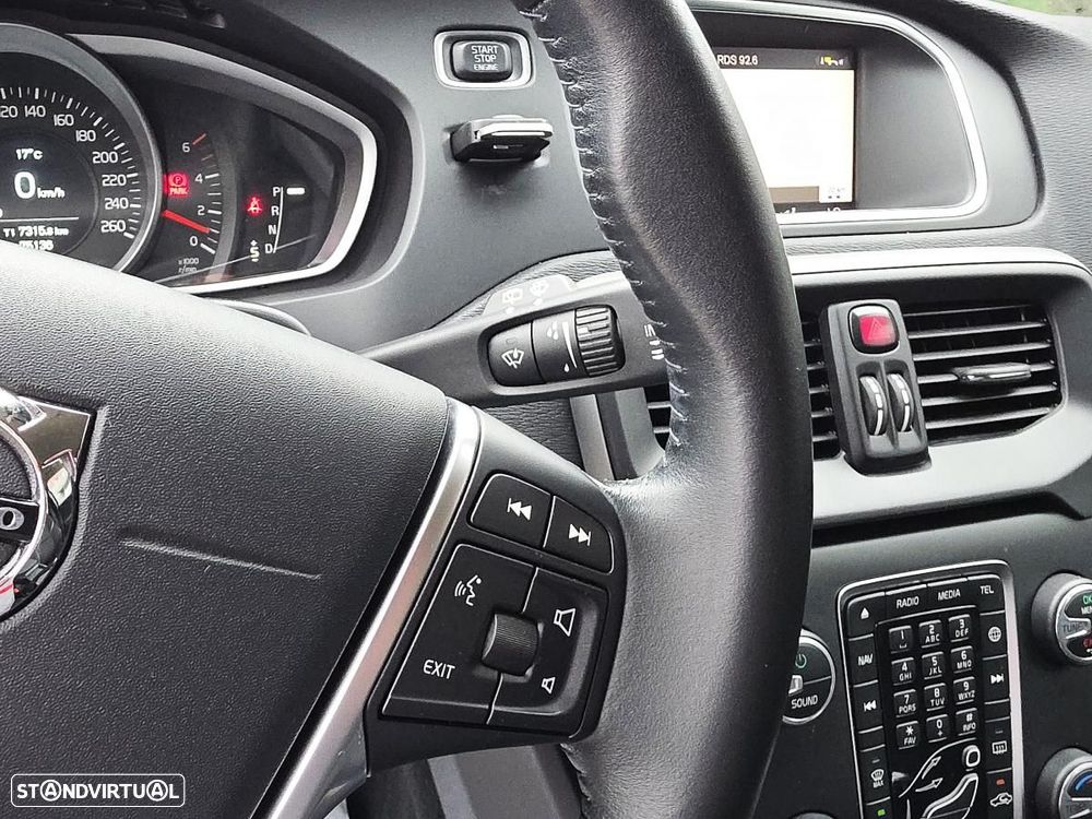 Volvo V40 2.0 D2 Momentum Geartronic - 23