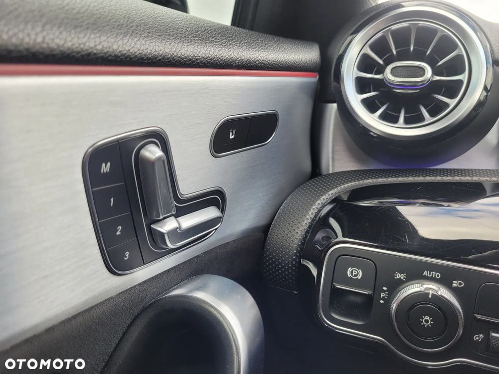 Mercedes-Benz Klasa A 200 7G-DCT AMG Line Advanced Plus - 36