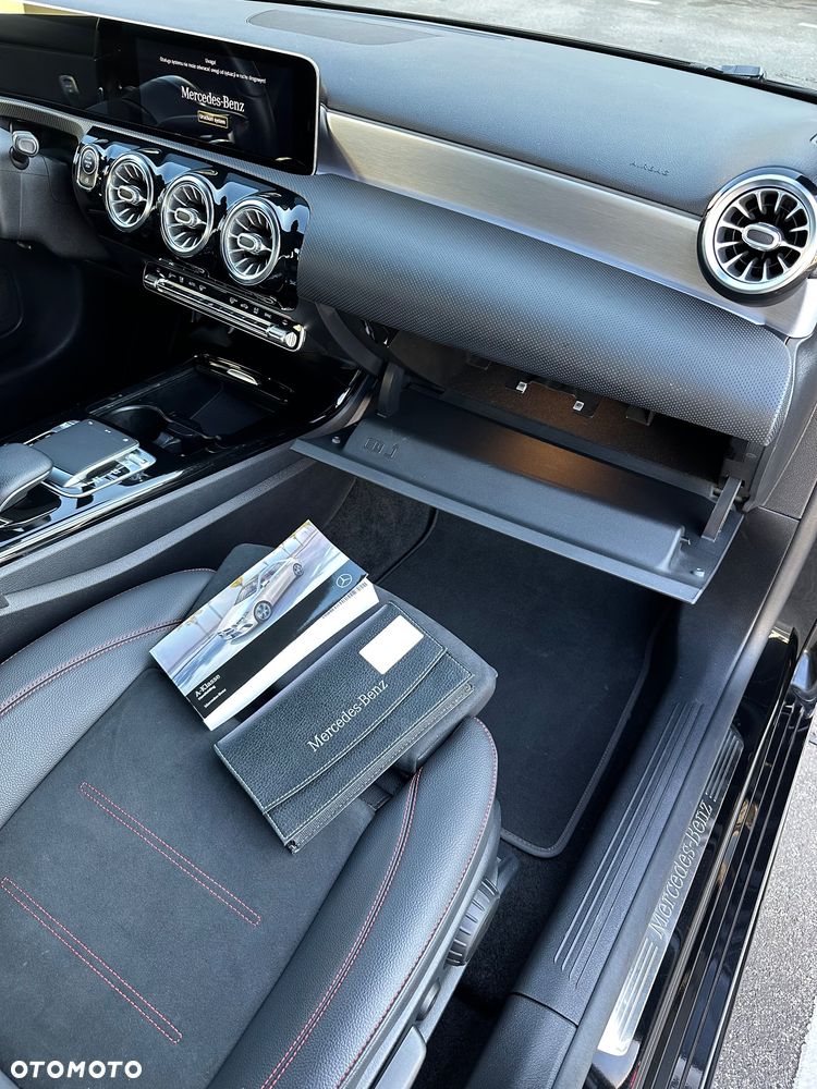 Mercedes-Benz Klasa A 180 7G-DCT Lim AMG Line Advanced Plus - 24