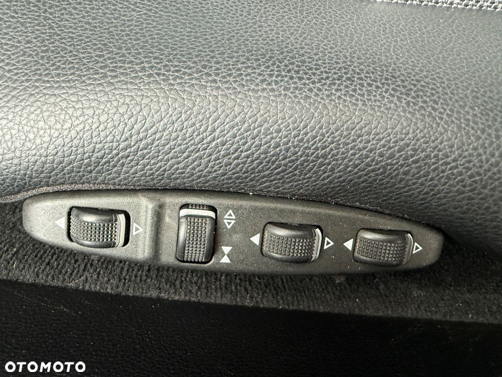 Mercedes-Benz Klasa C ver-200-7g--tronic-avantgarde-edition - 9