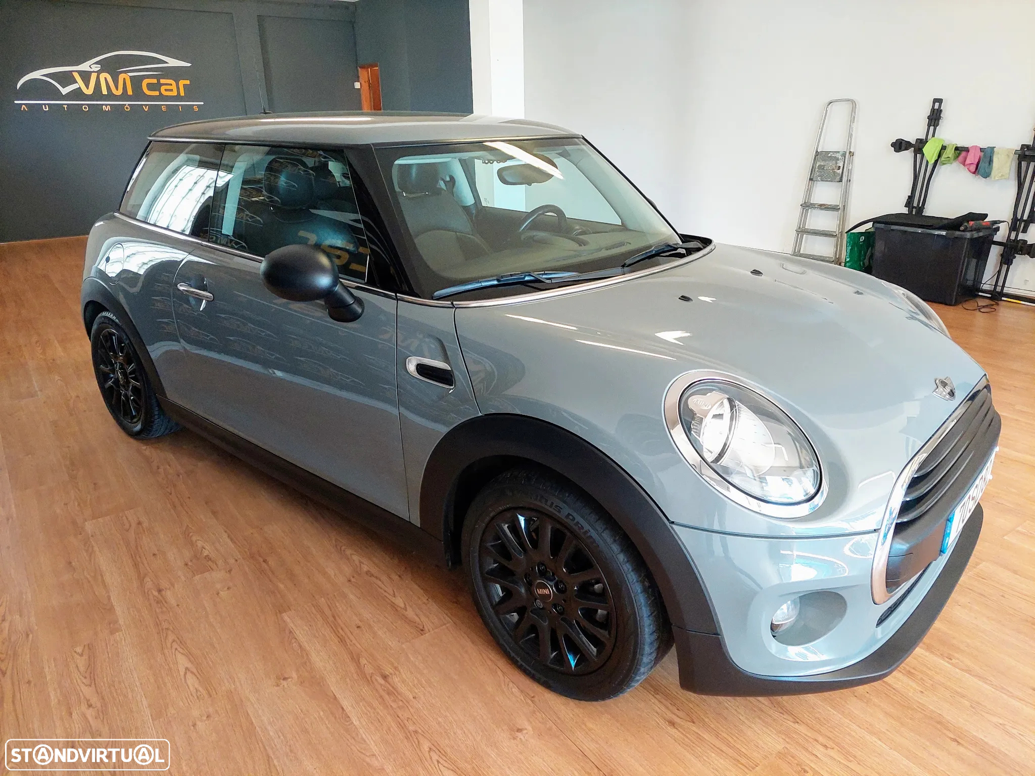 MINI 3 Portas One D - 17