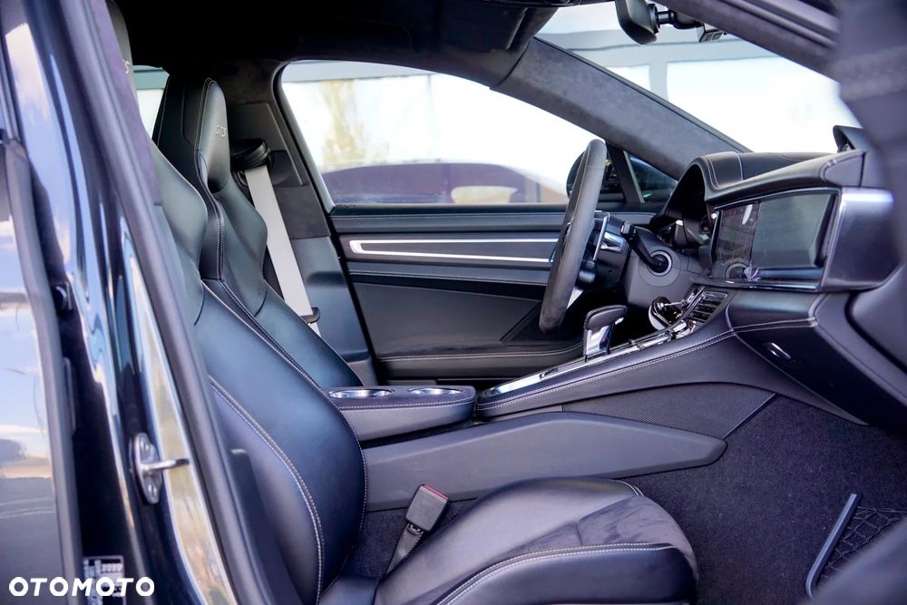 Porsche Panamera GTS - 23