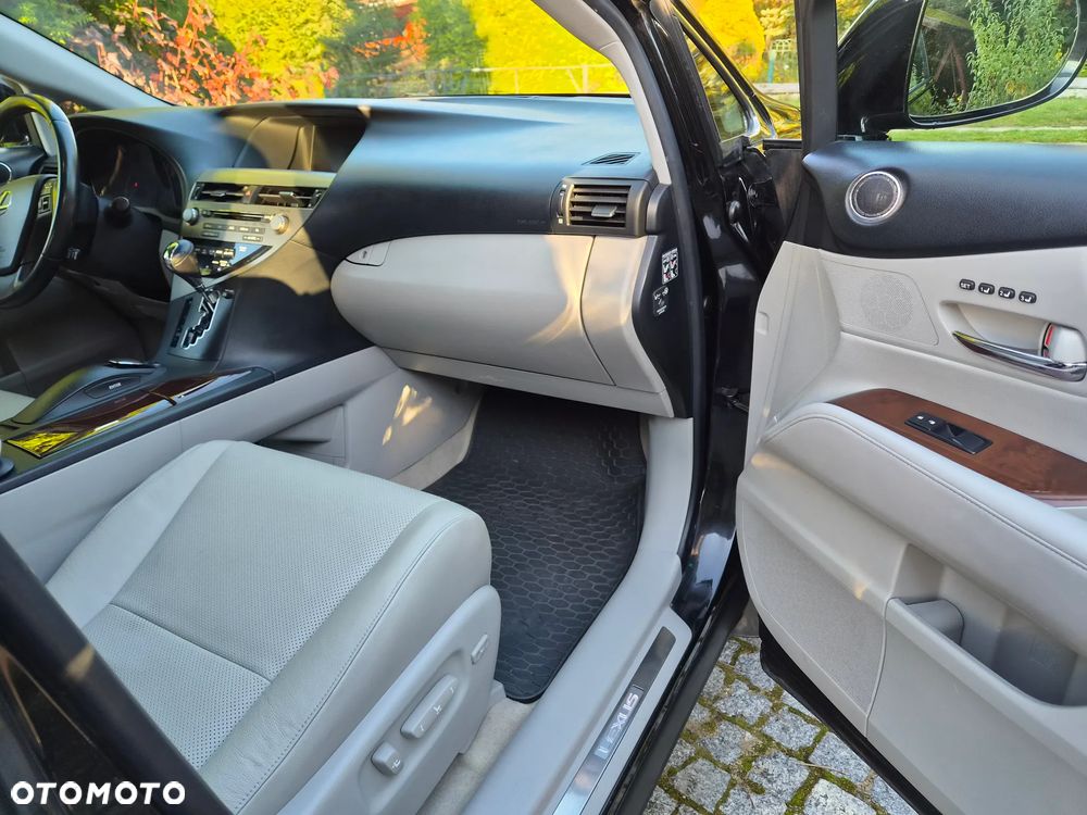Lexus RX - 9