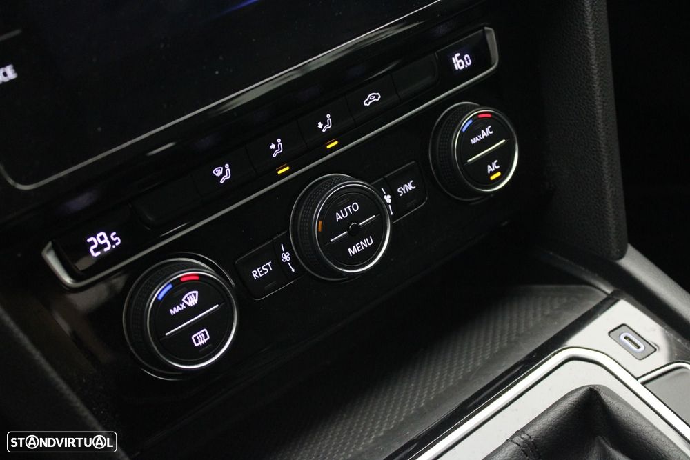 VW Passat Variant 2.0 TDI Business DSG - 26