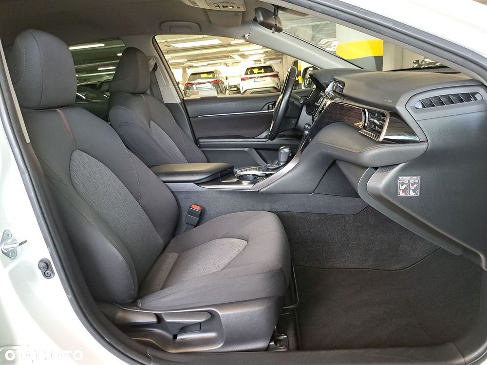 Toyota Camry 2.5 Hybrid Comfort CVT - 12