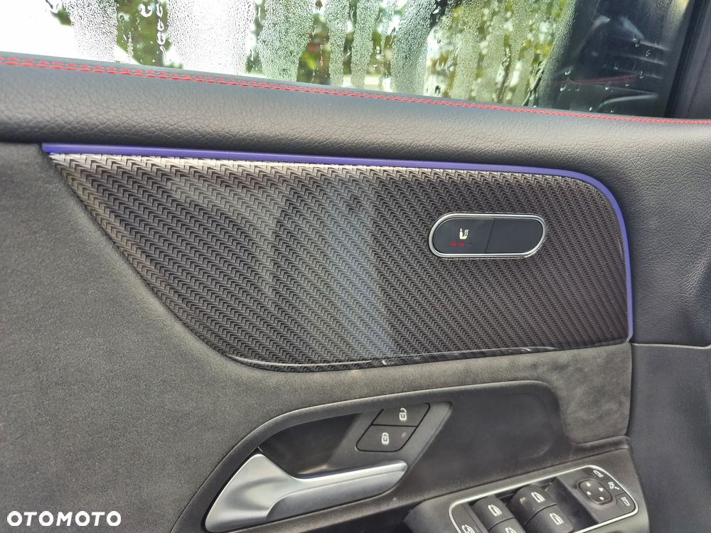 Mercedes-Benz GLB 200 AMG Line 7G-DCT - 17