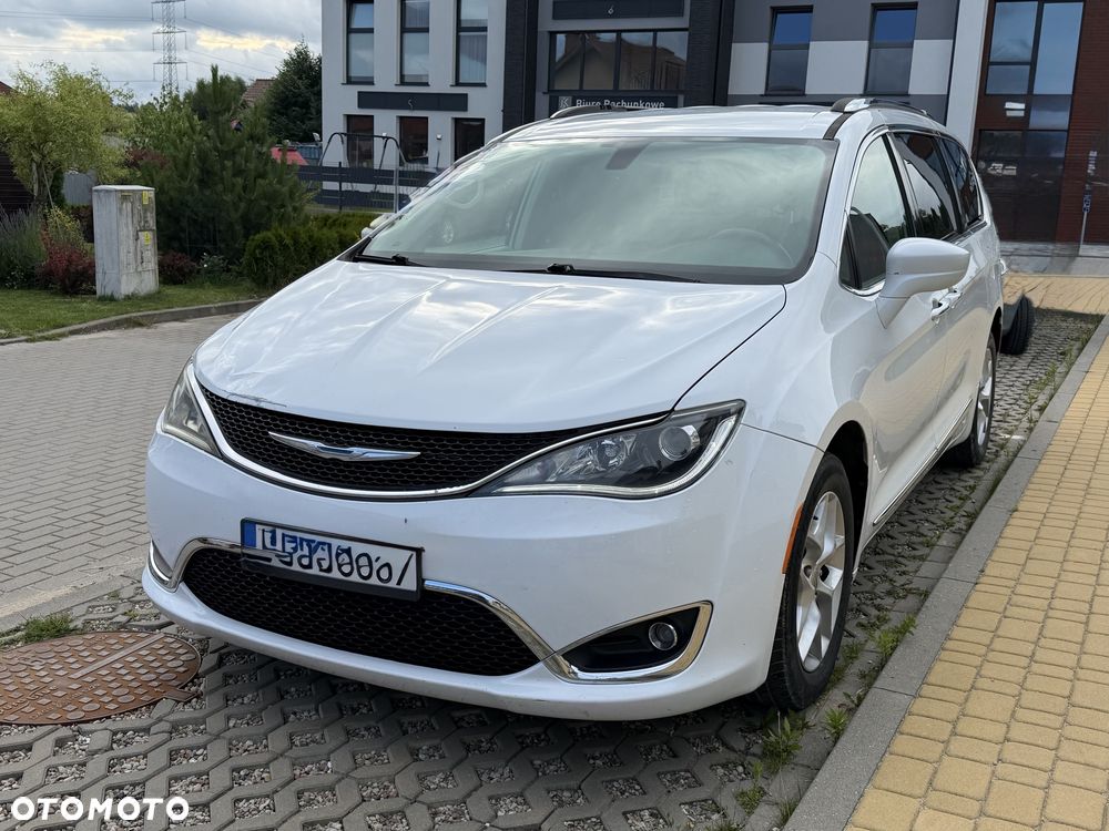 Chrysler Pacifica - 1