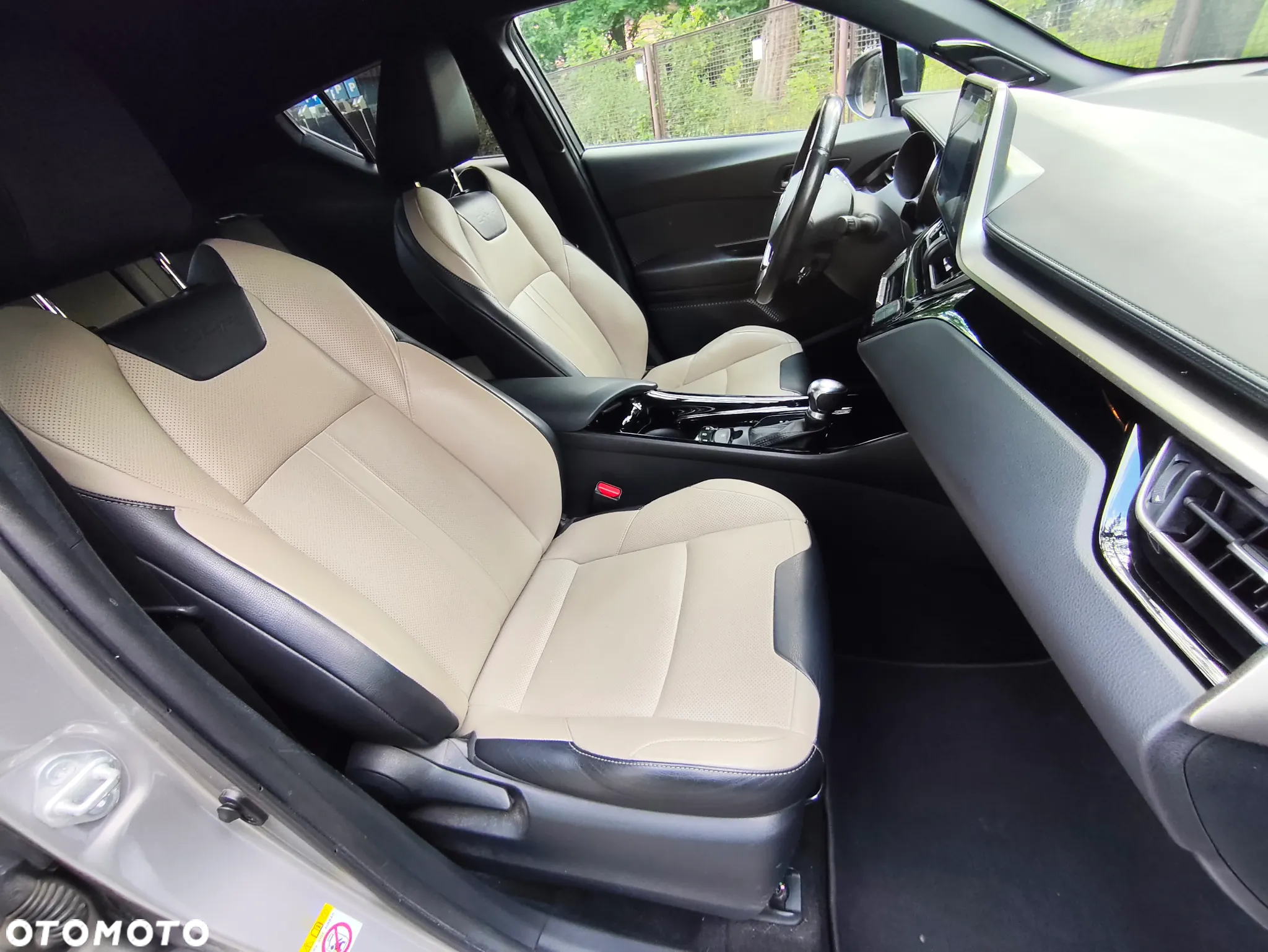 Toyota C-HR 1.8 Hybrid GPF Executive - 30