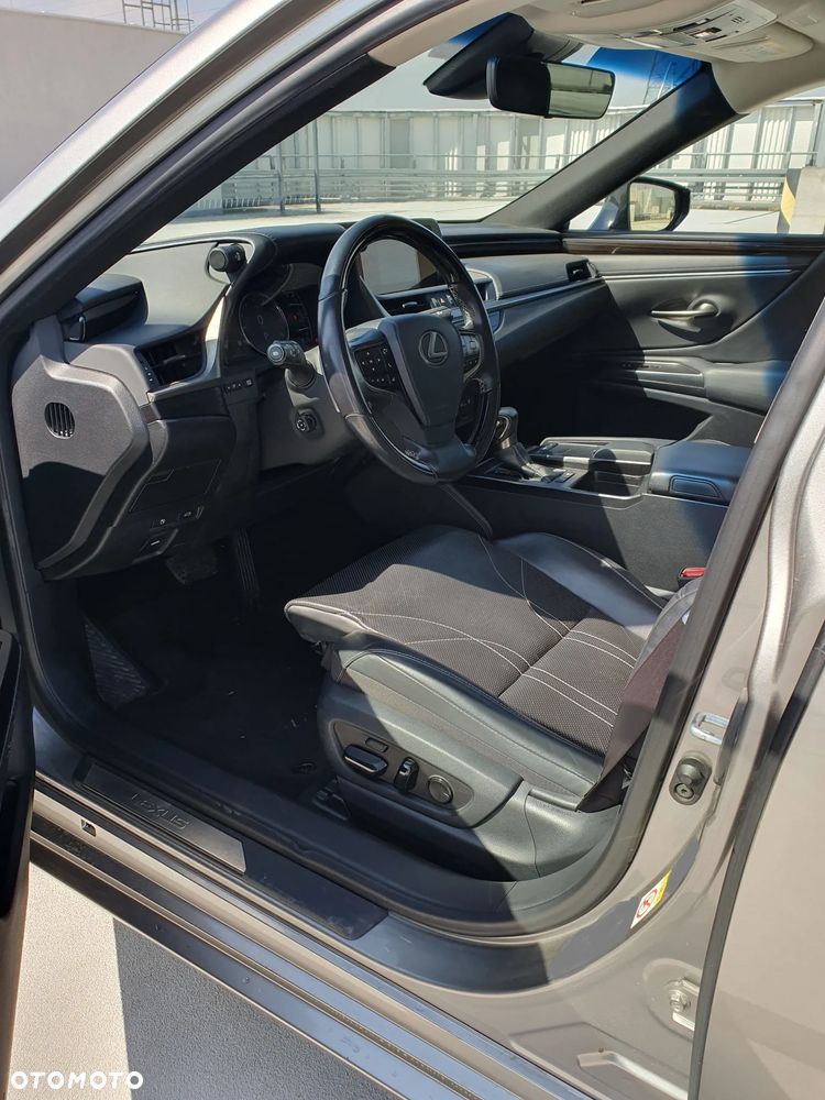 Lexus ES 300h Prestige - 10