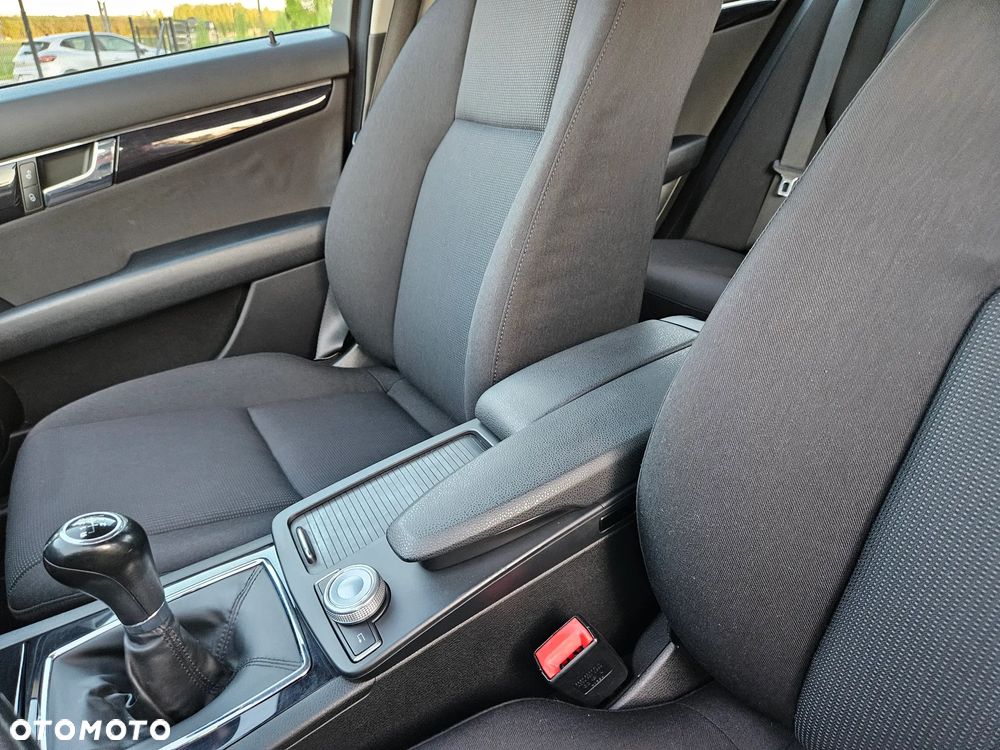 Mercedes-Benz Klasa C 200 CGI BlueEFFICIENCY Elegance - 28