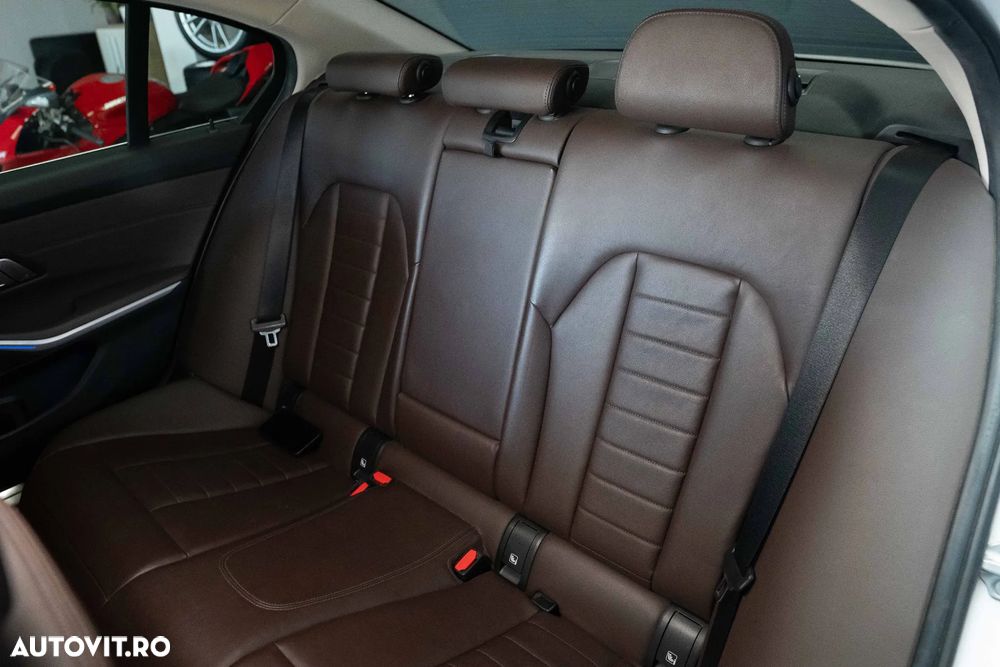 BMW Seria 3 320d xDrive AT - 14