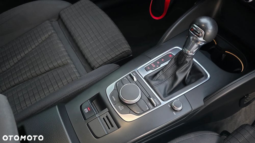 Audi A3 Sportback 2.0 TDI S tronic S line Sportpaket - 40