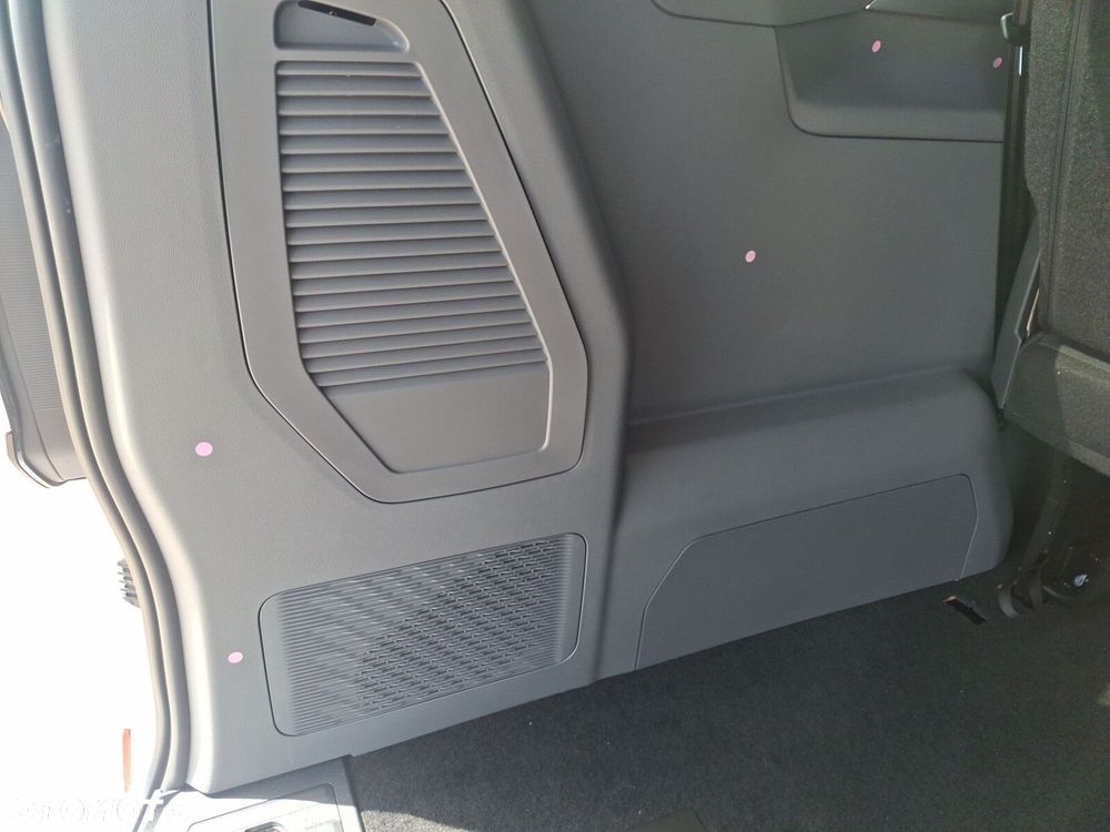 Volkswagen Caravelle - 17
