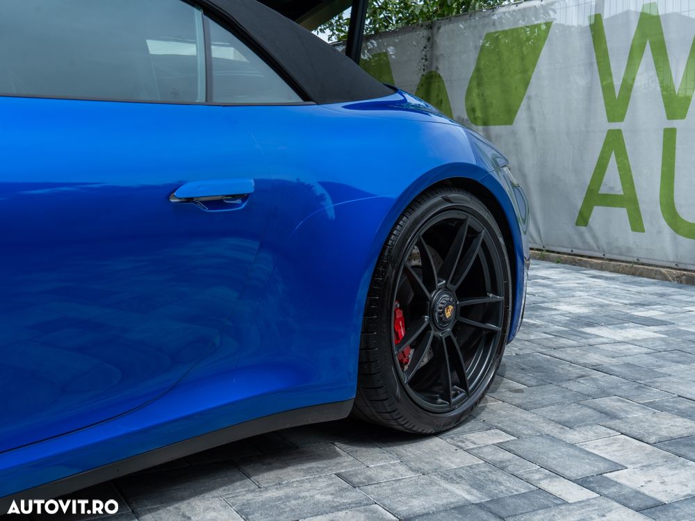 Porsche 911 4 GTS PDK - 20