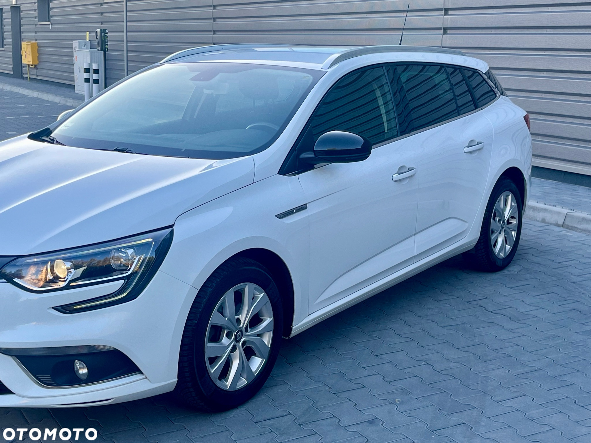 Renault Megane 1.5 Blue dCi Limited - 4