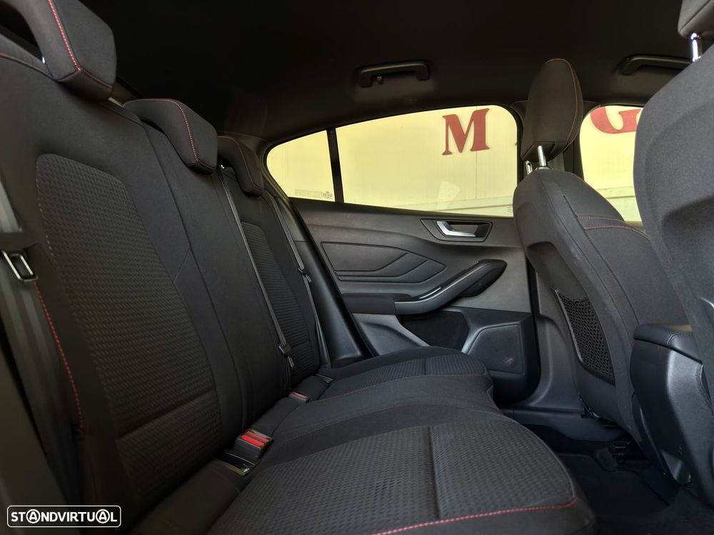 Ford Focus 1.0 EcoBoost MHEV ST-Line X - 16