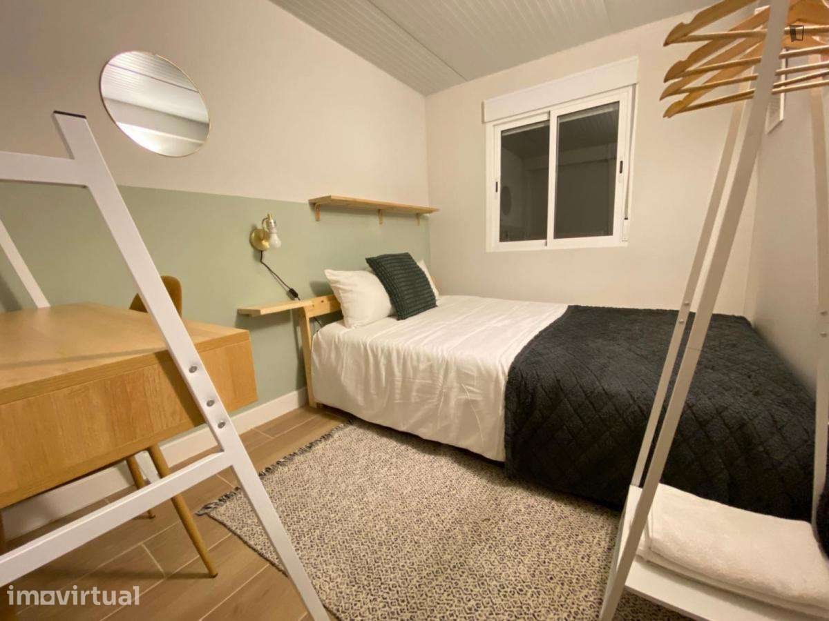 Quarto - localizado em Roma-Areeiro Lisbon - Grande imagem: 4/6