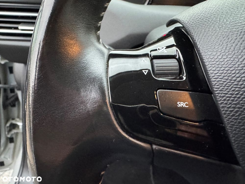 Peugeot 308 SW HDi FAP 110 (Blue Lion) Business Line Niveau 1 - 26