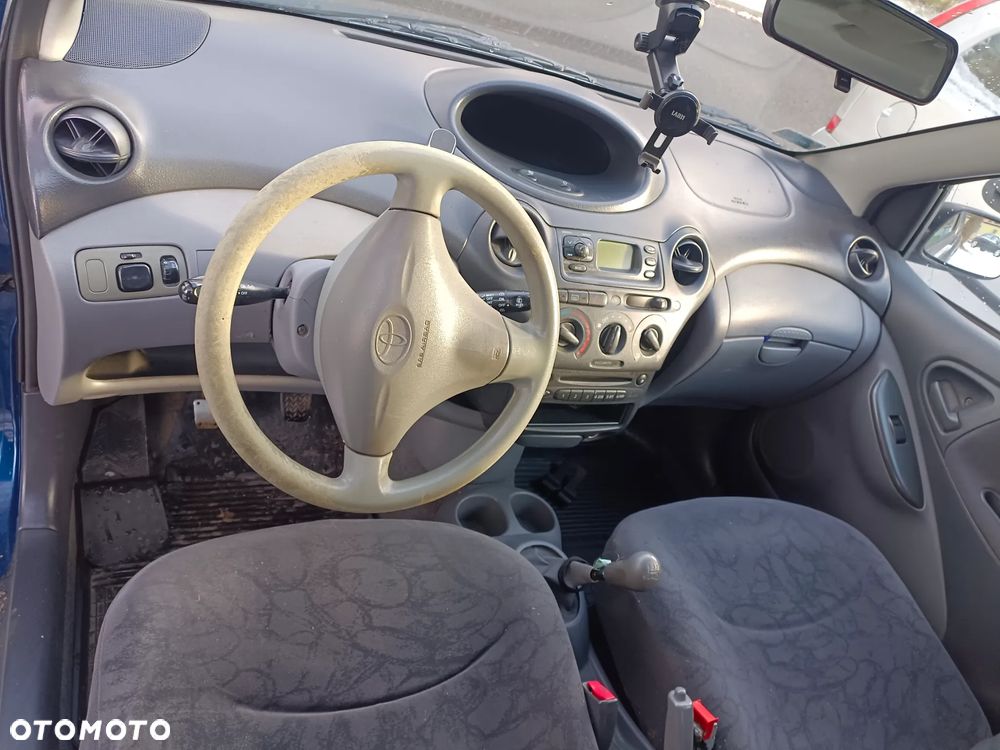 Toyota Yaris 1.0 Base - 6