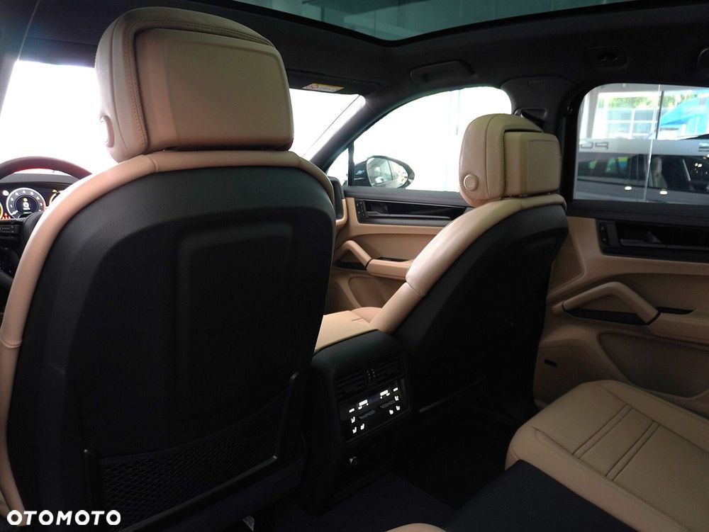 Porsche Cayenne E-Hybrid PHEV Black Edition - 33