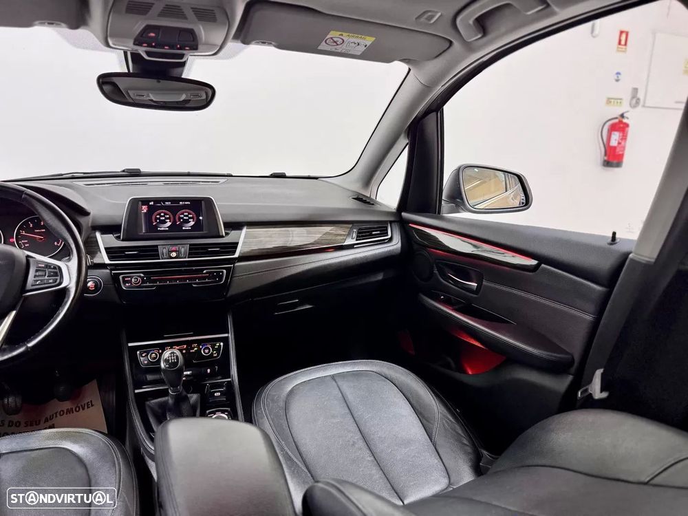 BMW 218 Active Tourer d Line Luxury - 28