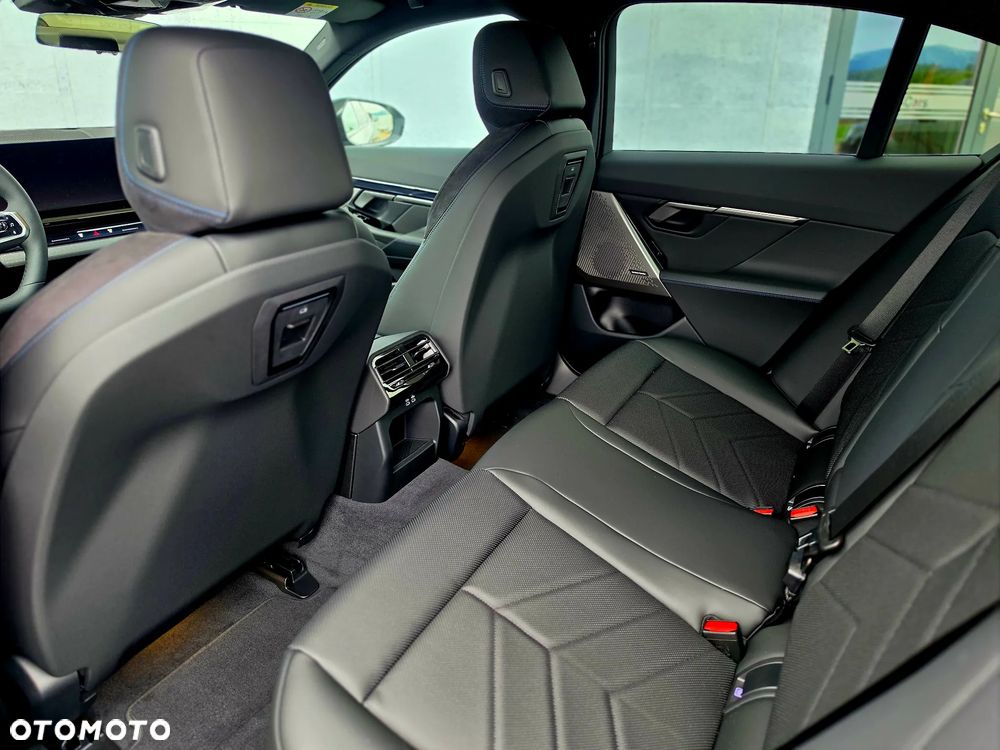 BMW Seria 5 530e xDrive PHEV - 30