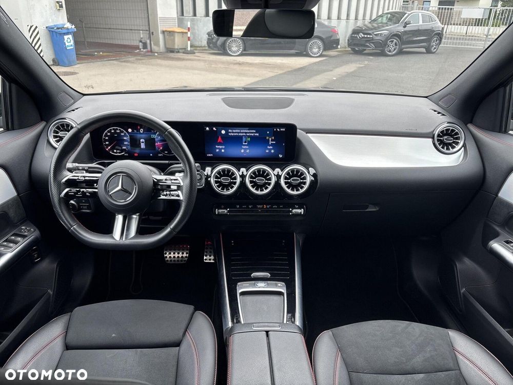 Mercedes-Benz GLA - 12