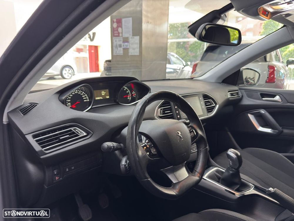 Peugeot 308 1.2 PureTech Style J17 - 25