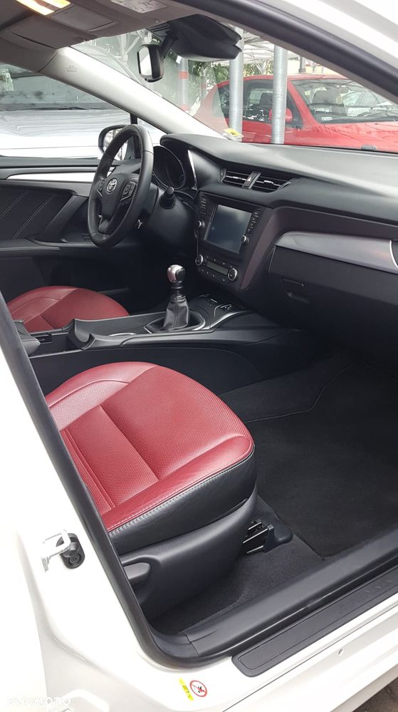 Toyota Avensis 2.0 D-4D Selection - 10