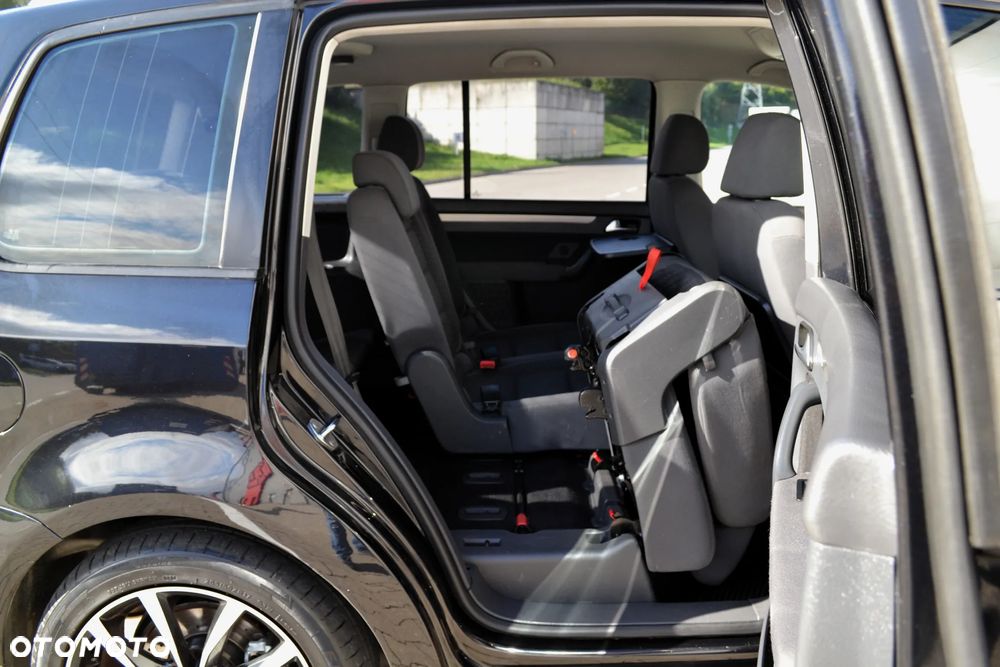 Volkswagen Touran 1.9 TDI DPF DSG Highline - 16