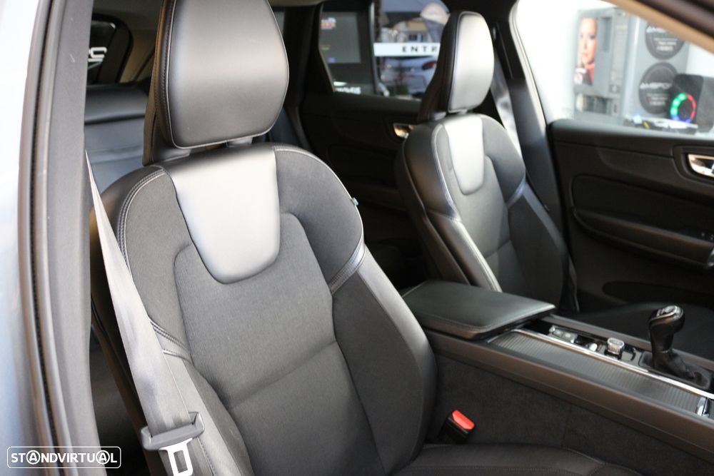 Volvo XC 40 2.0 D3 Momentum Plus - 28