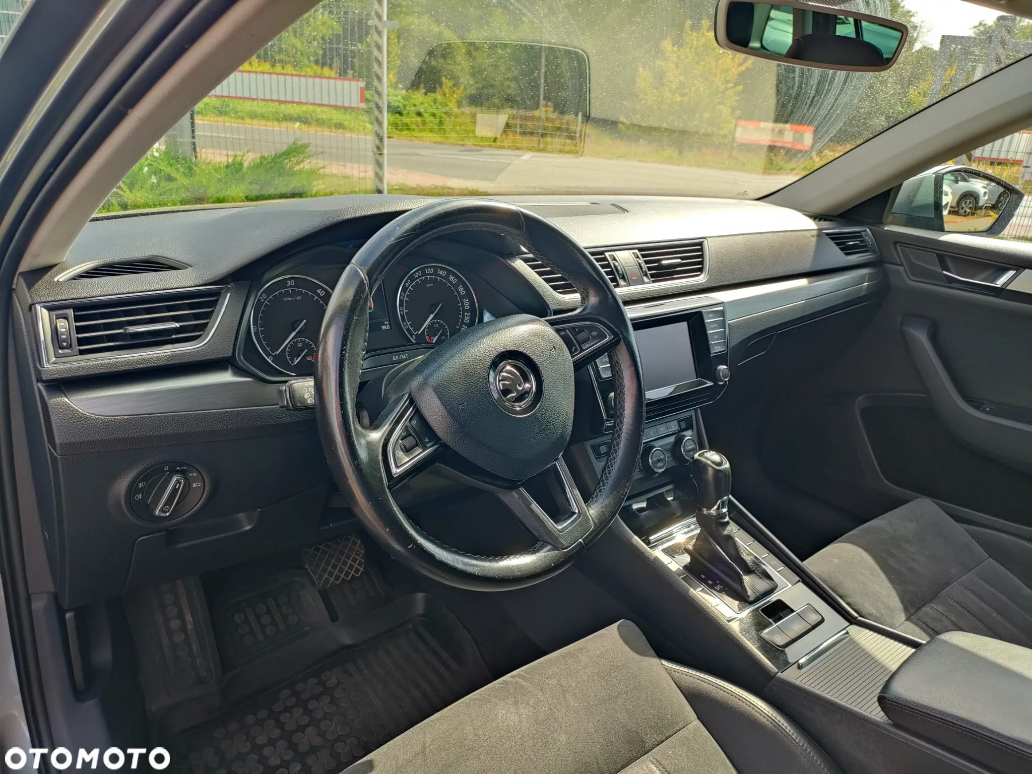 Skoda Superb 2.0 TDI DSG Premium Edition - 15