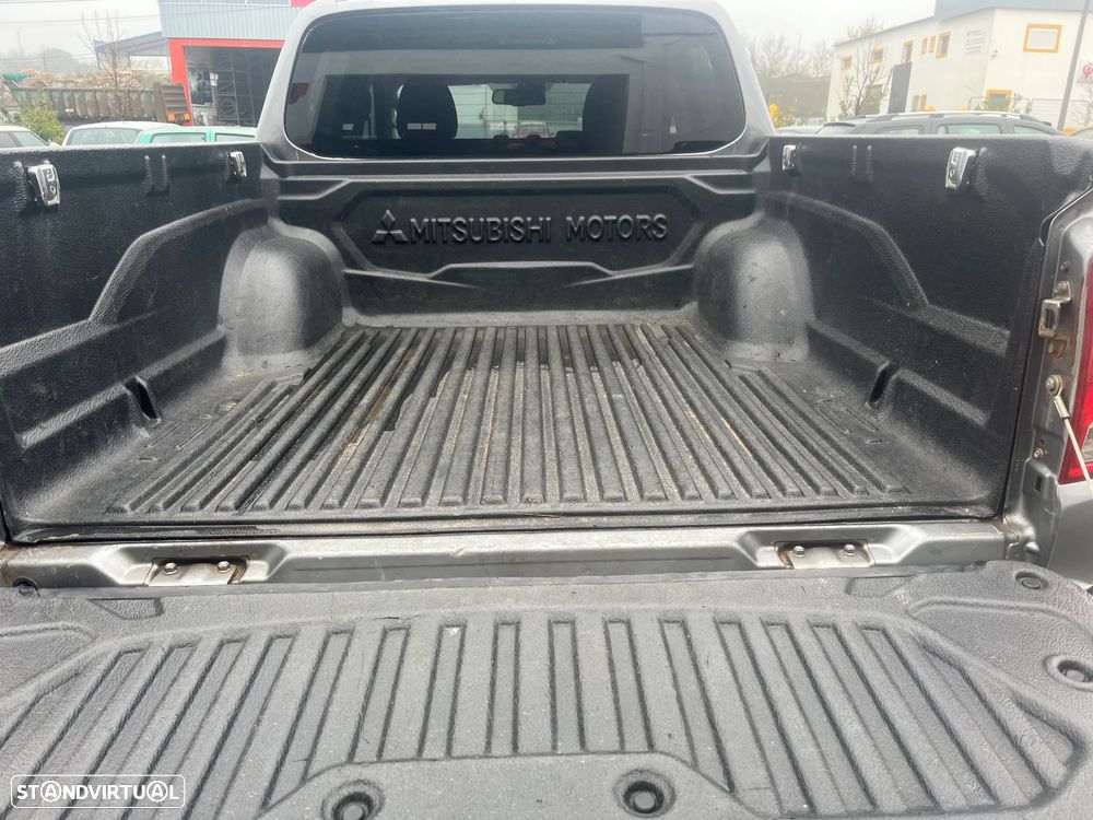 Mitsubishi L200 2.4 DI-D CD Instyle Strakar 4WD - 13