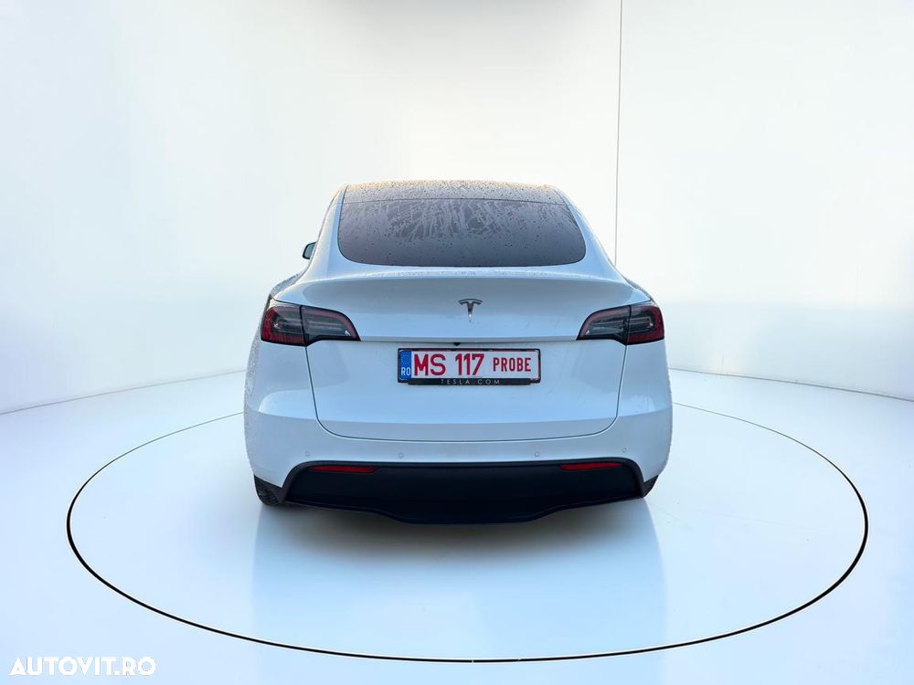 Tesla Model Y - 7