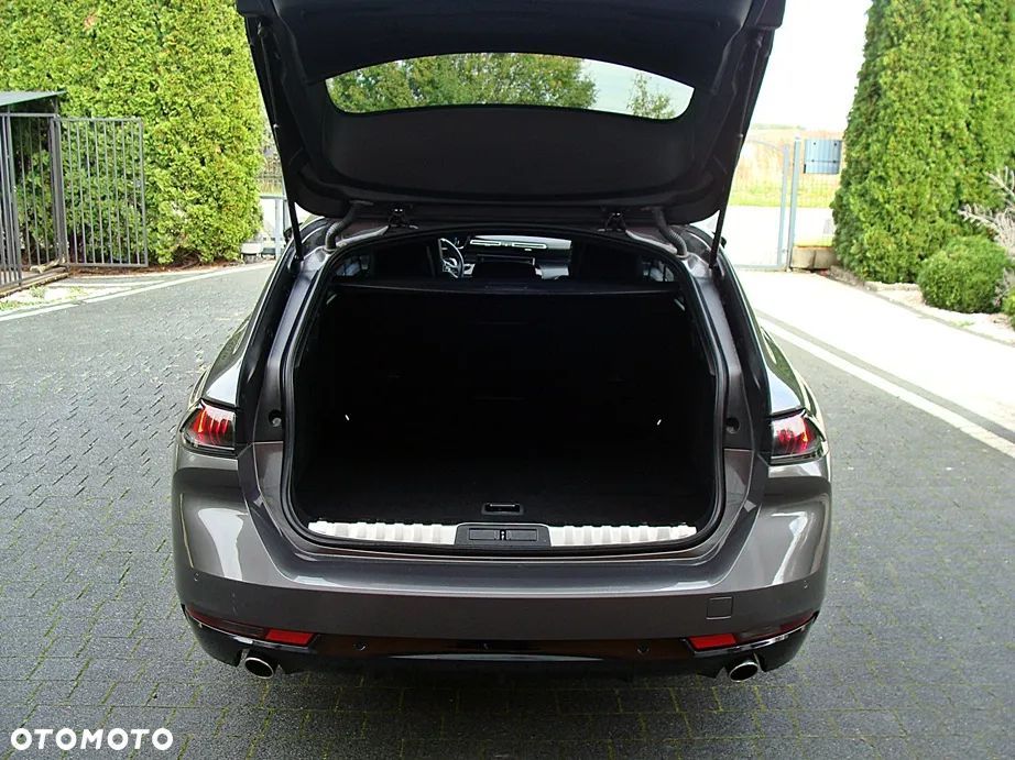 Peugeot 508 SW Plug-In Hybrid 225 e-EAT8 GT - 27