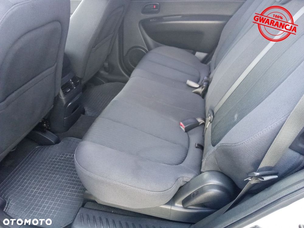 Kia Carens - 37