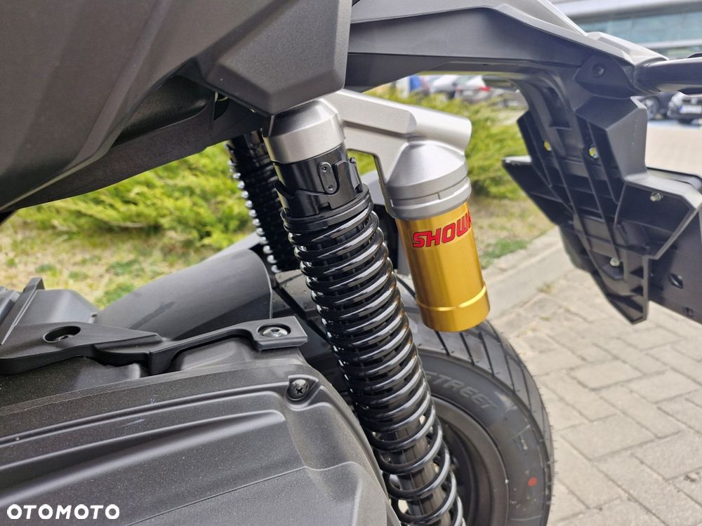 Honda ADV350 - 6