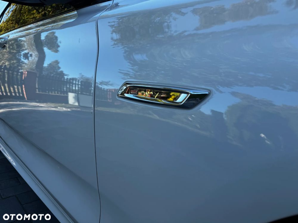 BMW 5GT - 30