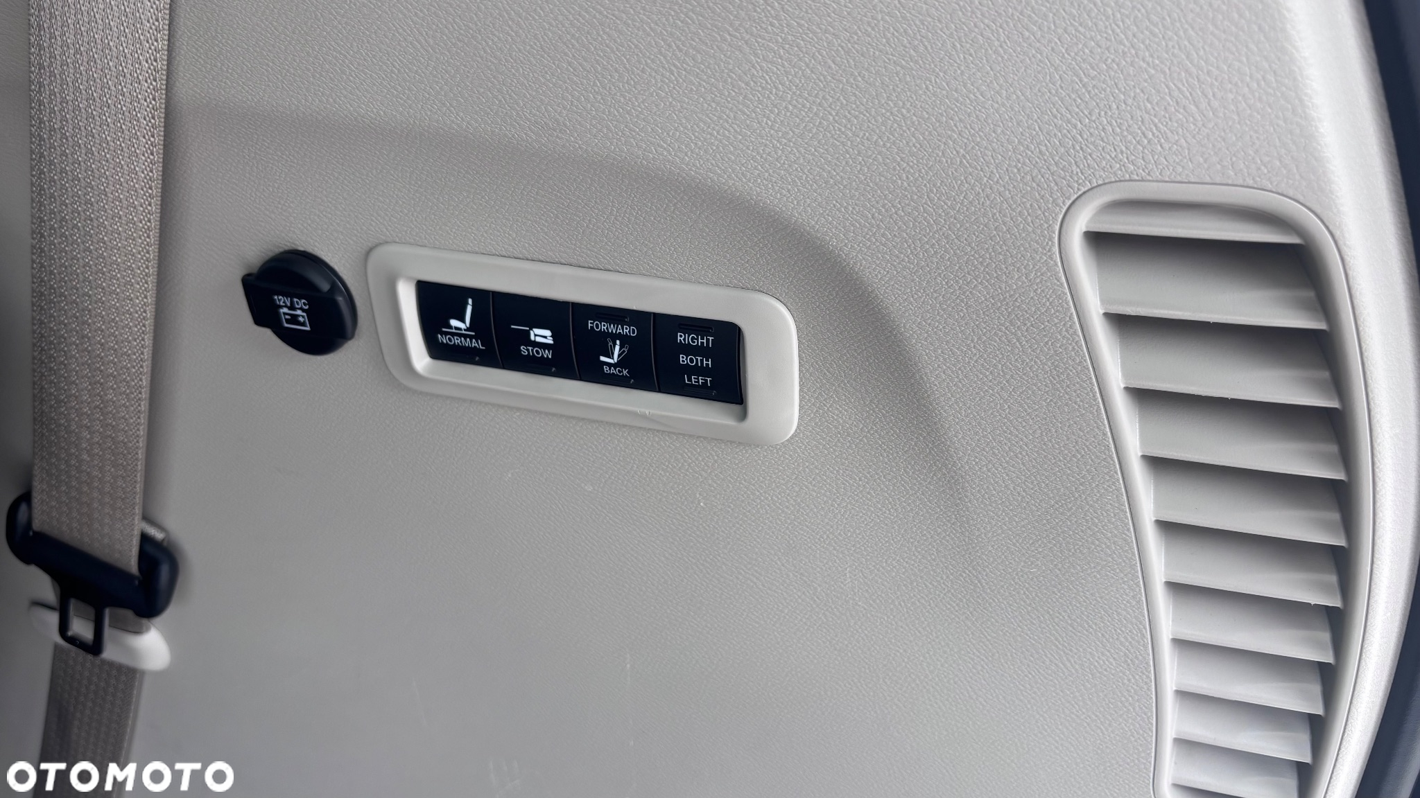 Chrysler Pacifica - 21
