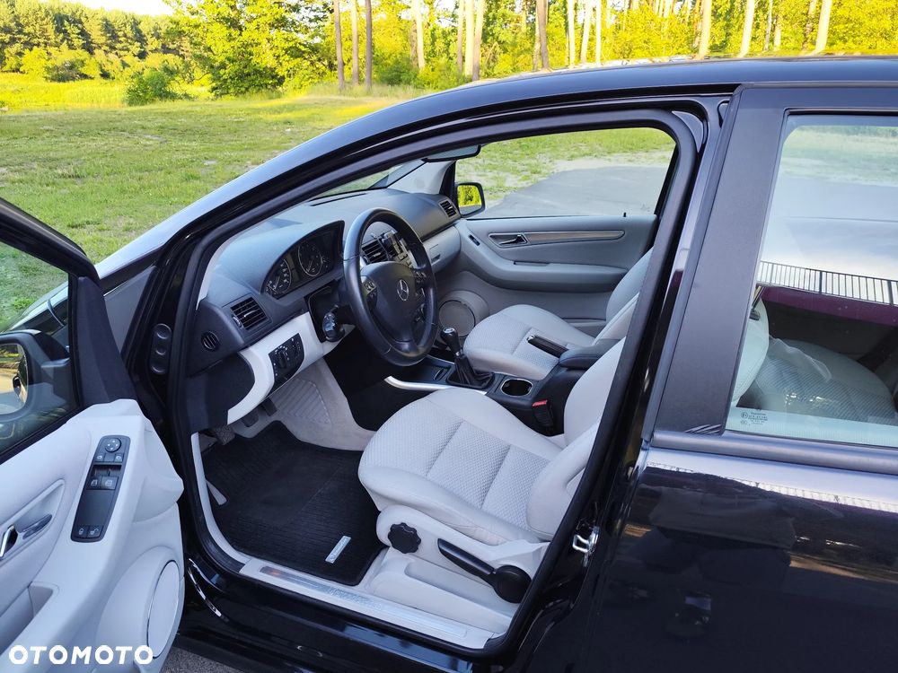 Mercedes-Benz Klasa A 170 BlueEFFICIENCY Elegance - 9
