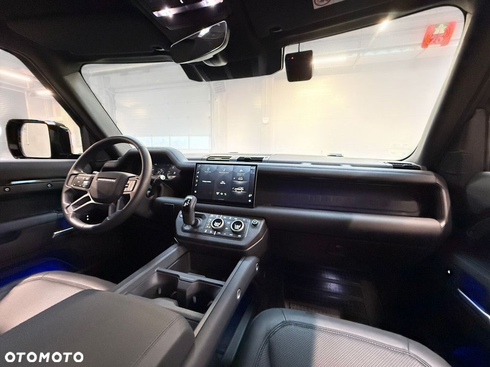 Land Rover Defender - 28