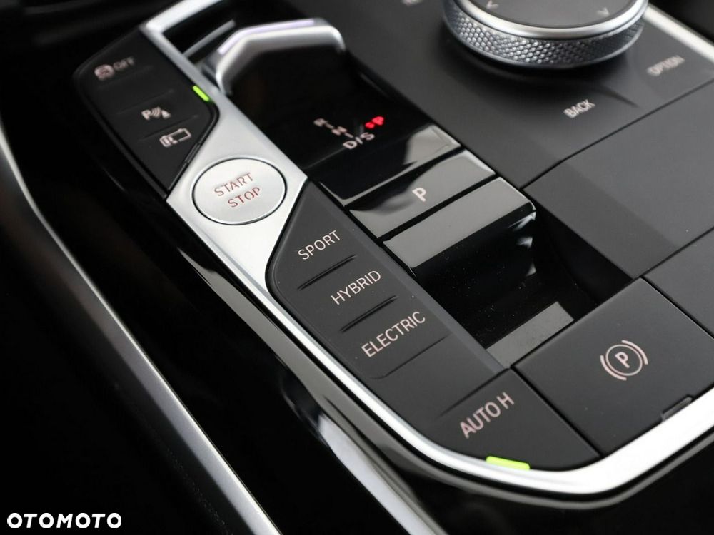 BMW Seria 3 330e PHEV - 31