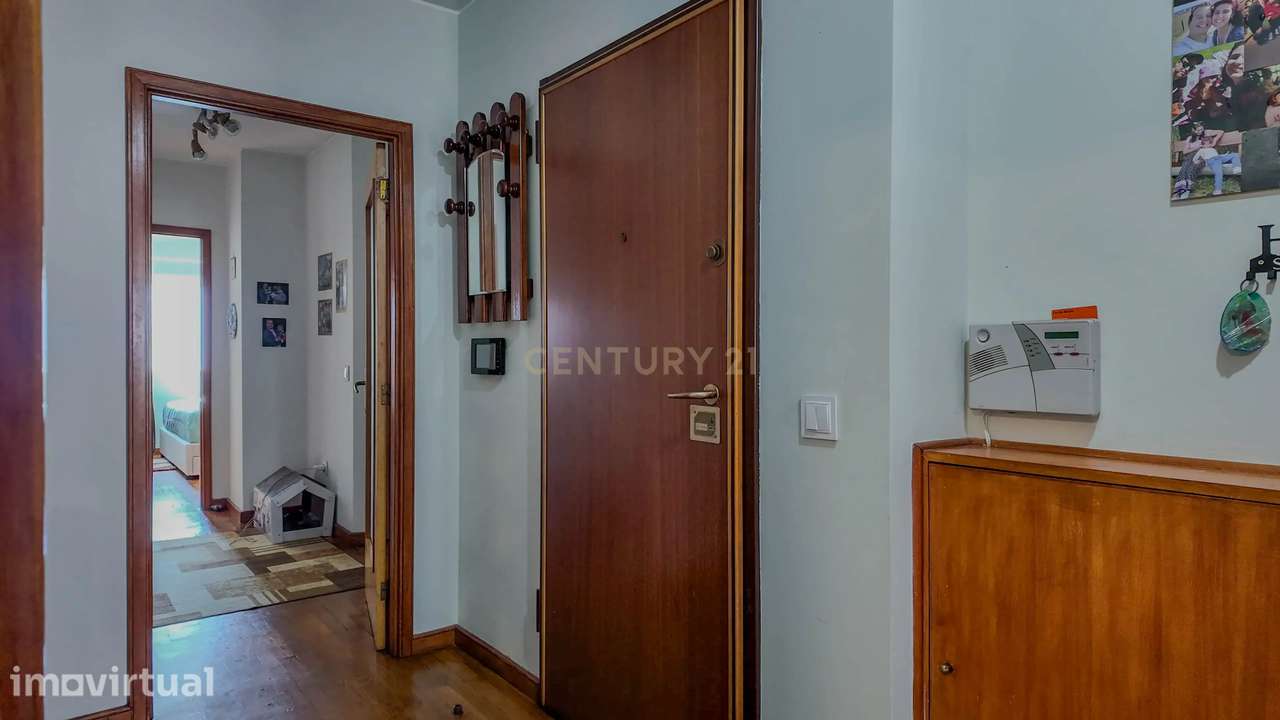 Apartamento T3, 2 Varandas, Garagem e Arrumo - Valongo - Grande imagem: 2/34