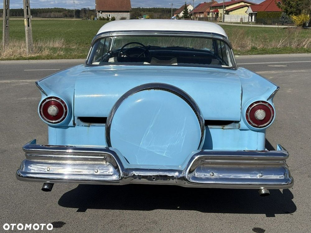 Ford Fairlane - 6
