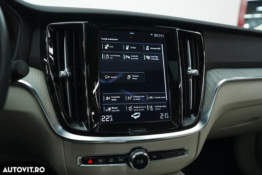 Volvo S60 T8 eAWD Momentum Pro - 39