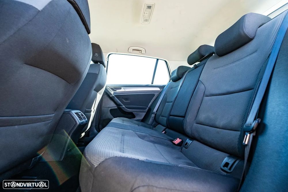 VW Golf 1.6 TDi Highline - 24