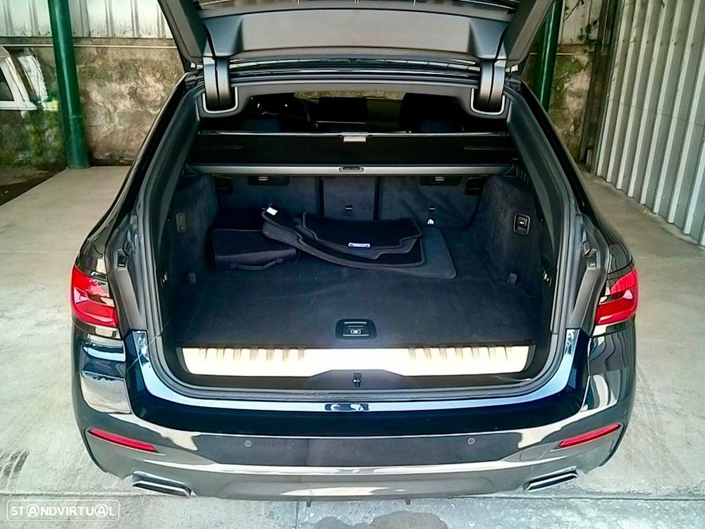 BMW 530 e Pack Desportivo M - 8