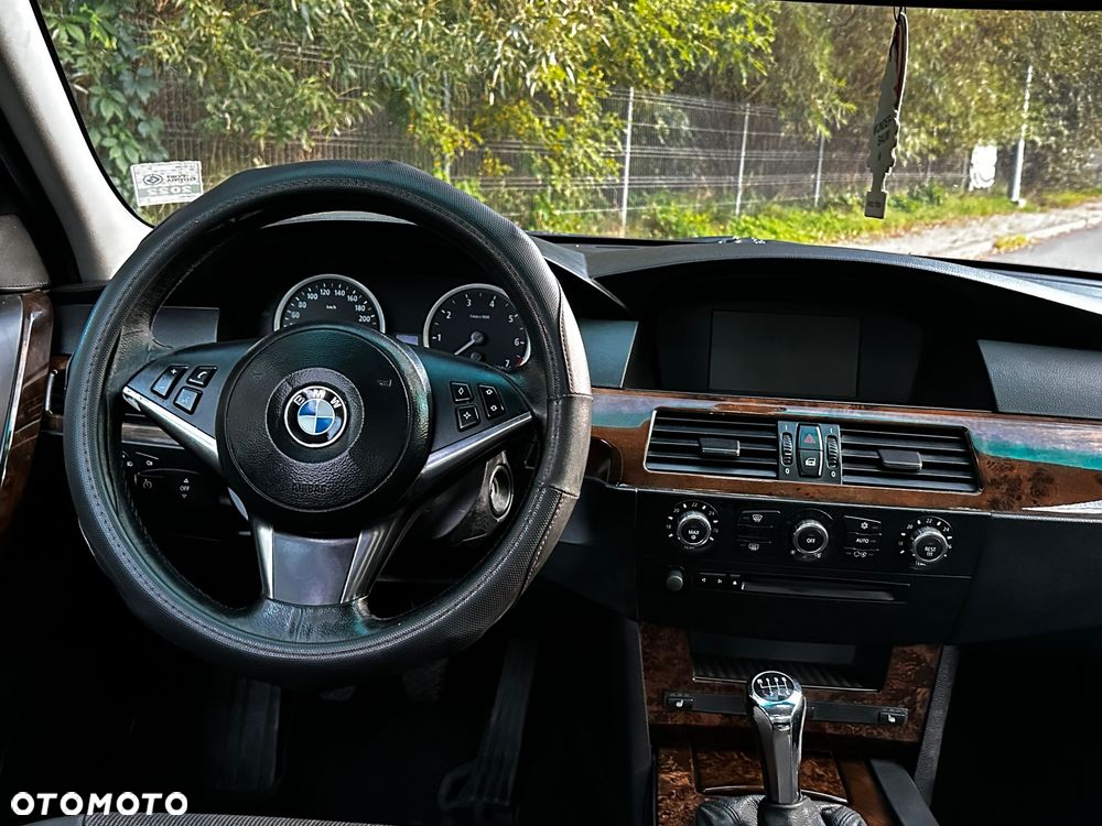 BMW Seria 5 523i - 10