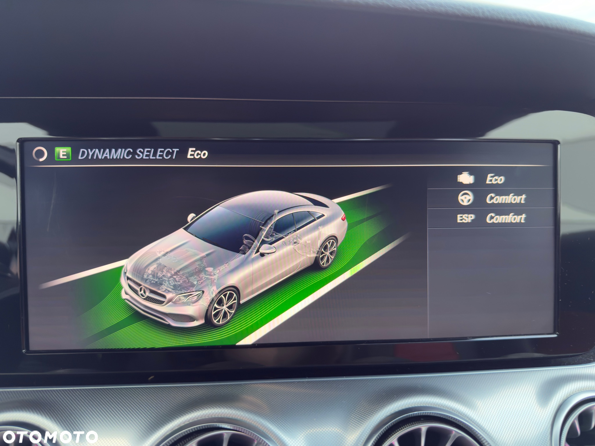 Mercedes-Benz Klasa E 200 Coupe 4-Matic 9G-TRONIC - 37