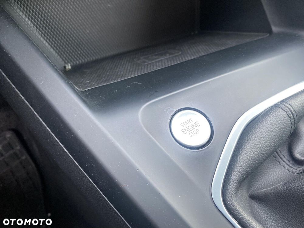 Volkswagen Golf - 22